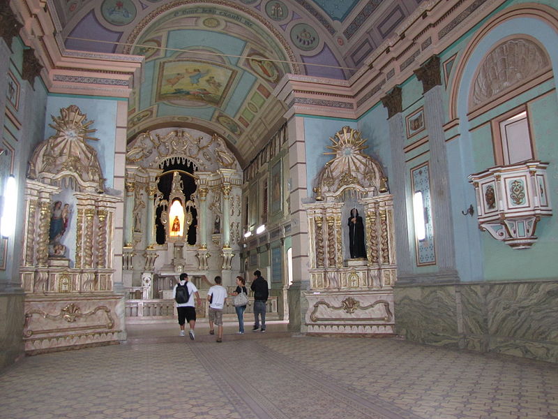 Ficheiro:Interior da Basílica Bom Jesus de Tremembé.JPG